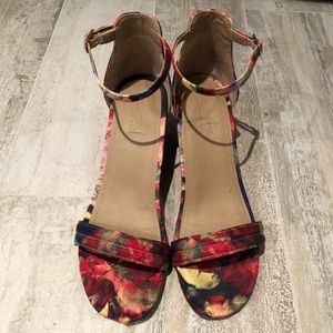 Floral wedge sandals